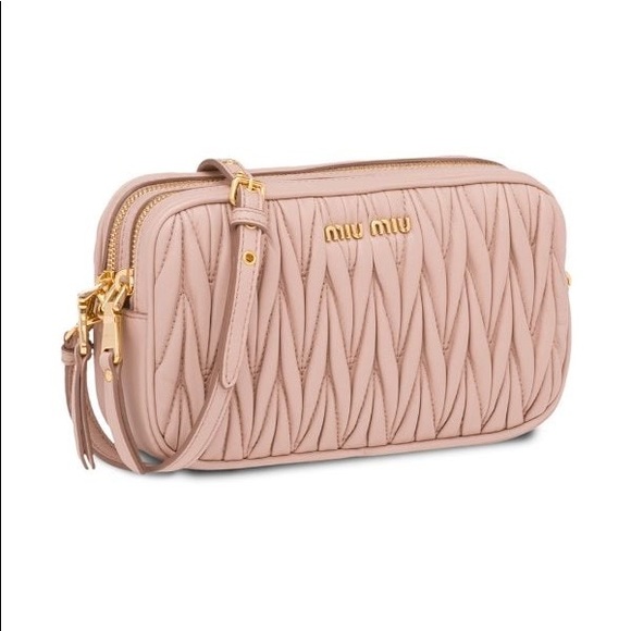 MIU MIU
Nappa Matelasse Double Zip Pochette Clutch Loto Come with Strap. - Picture 8 of 10